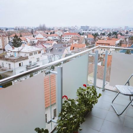 Design Apartment, The City Centre Close To The Health Spa Piest'any Exterior foto