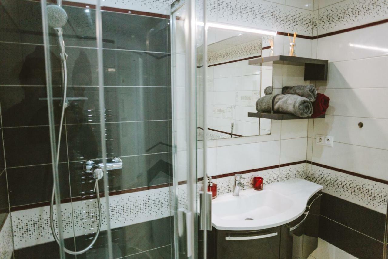 Design Apartment, The City Centre Close To The Health Spa Piest'any Exterior foto