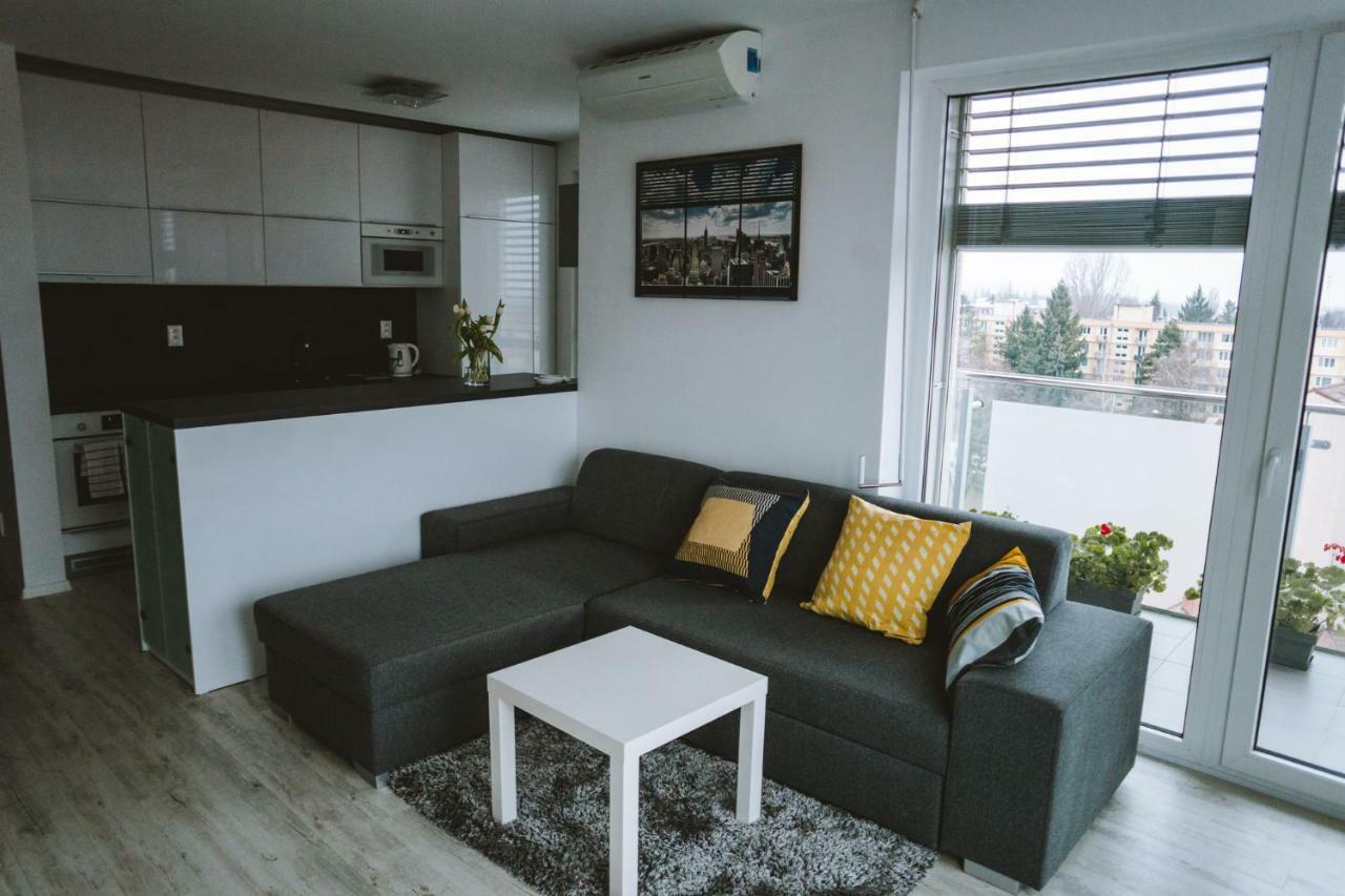 Design Apartment, The City Centre Close To The Health Spa Piest'any Exterior foto