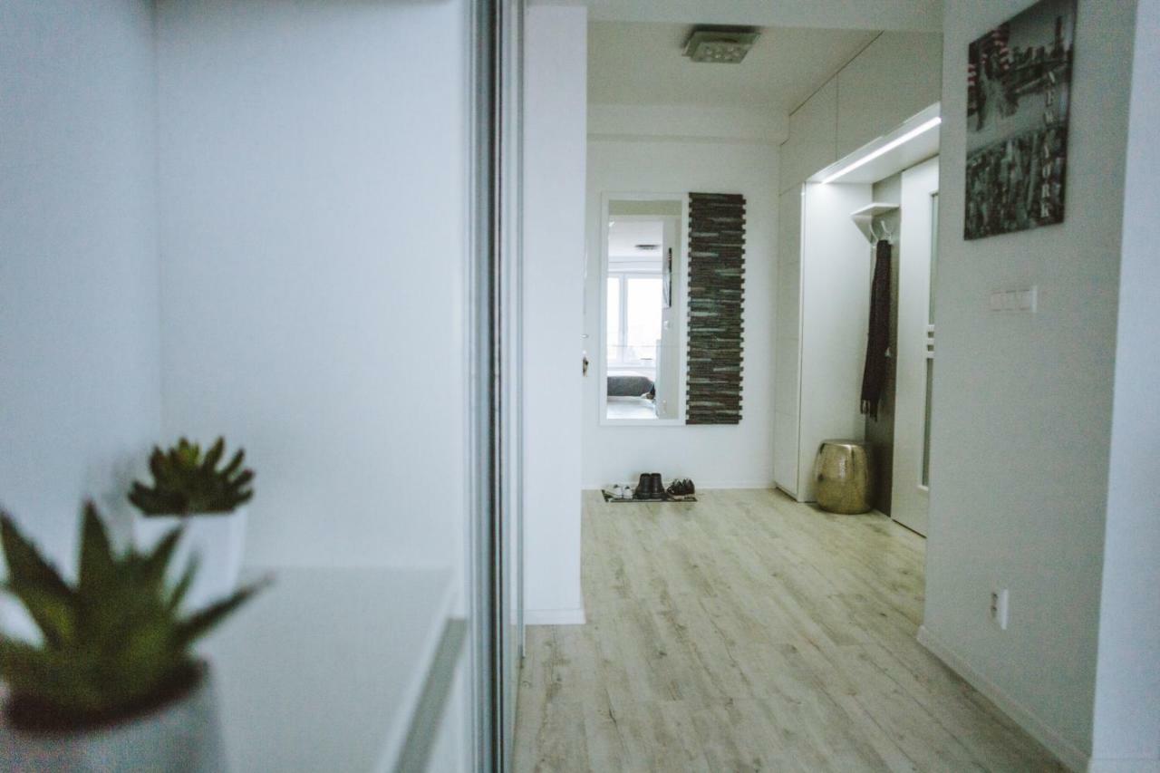 Design Apartment, The City Centre Close To The Health Spa Piest'any Exterior foto